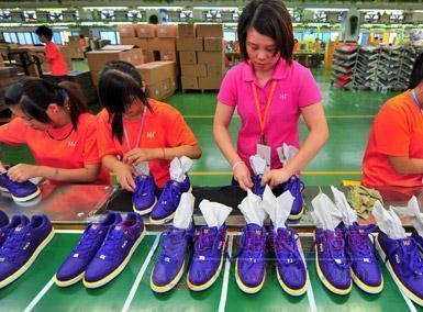 2013年中國(guó)服裝行業(yè)十大新聞事件回顧 轉(zhuǎn)型陣痛與電商崛起